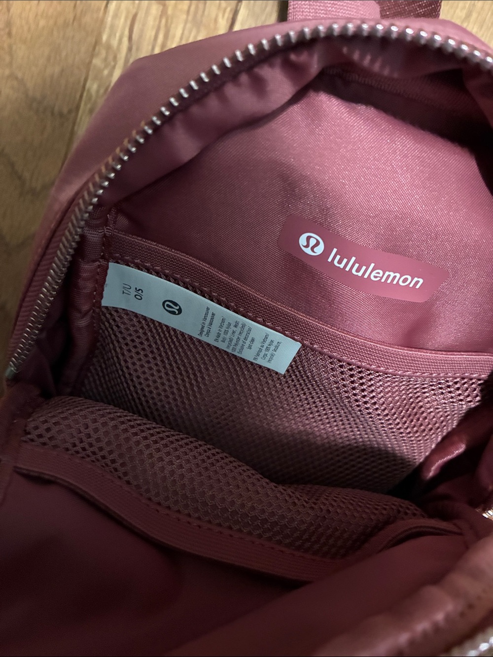 lululemon athletica Everywhere Sling Bag NWT - Picture 5 of 8